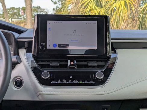 Used 2024 Toyota Corolla SE w/ SE Premium Package image 17