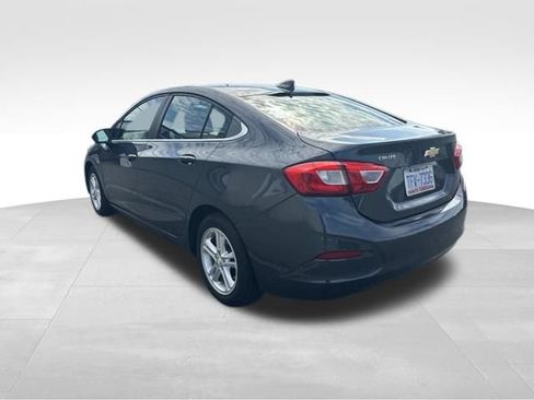Used 2018 Chevrolet Cruze LT w/ Convenience Package FWD image 6