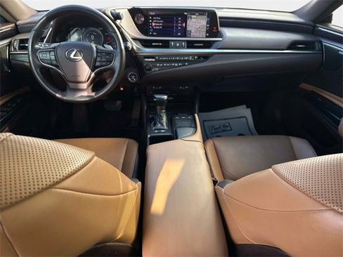 Used 2020 Lexus ES 300h w/ Premium Package image 13