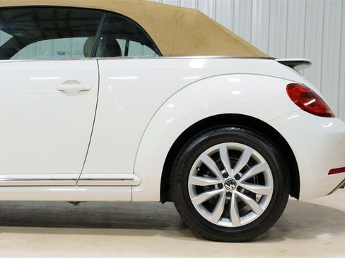 Used 2013 Volkswagen Beetle TDI FWD image 4