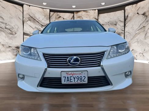 Used 2013 Lexus ES 300h w/ Luxury Pkg FWD image 2