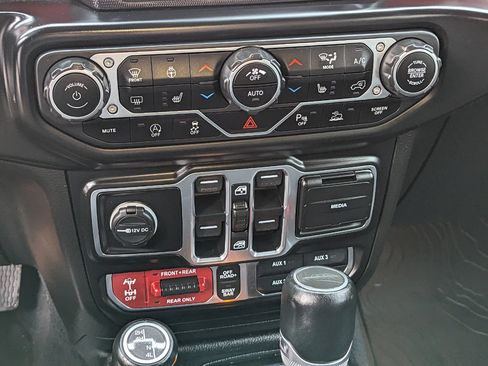 Used 2020 Jeep Gladiator Rubicon w/ Dual Top Group image 19