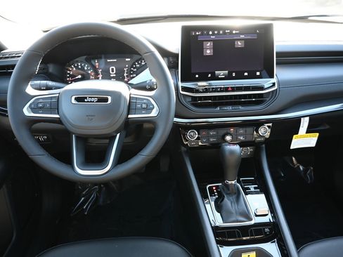New 2026 Jeep Compass Latitude image 17