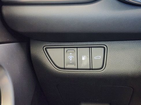Used 2023 Genesis G70 2.0T RWD image 22