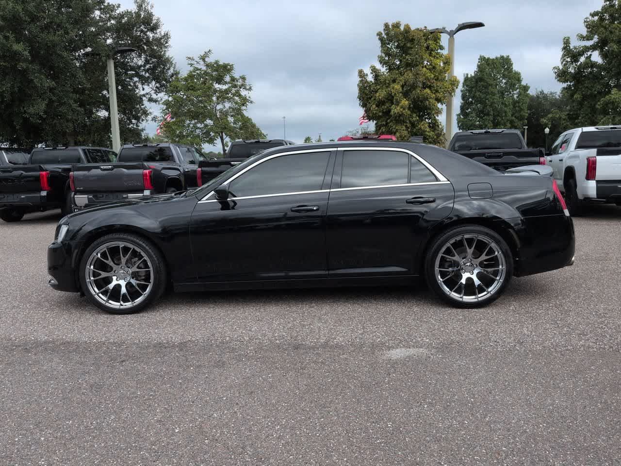 Used 2019 Chrysler 300 Touring L w/ Quick Order Package 22F RWD image 3