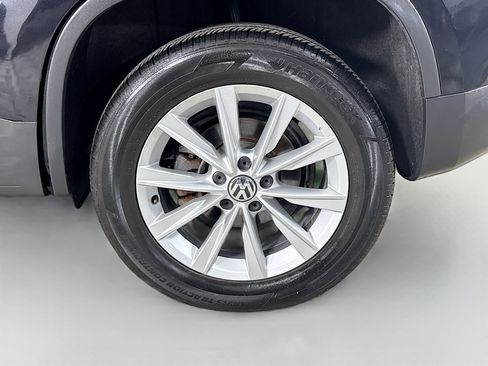 Used 2017 Volkswagen Tiguan S image 37