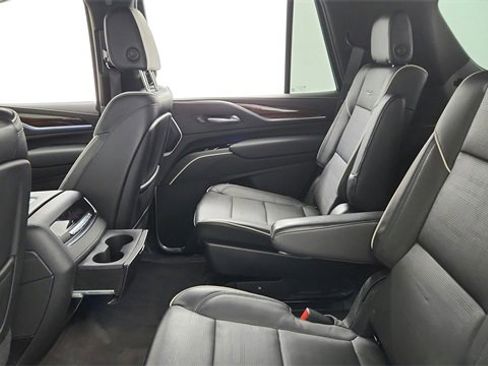 Certified 2022 Cadillac Escalade Premium Luxury image 16