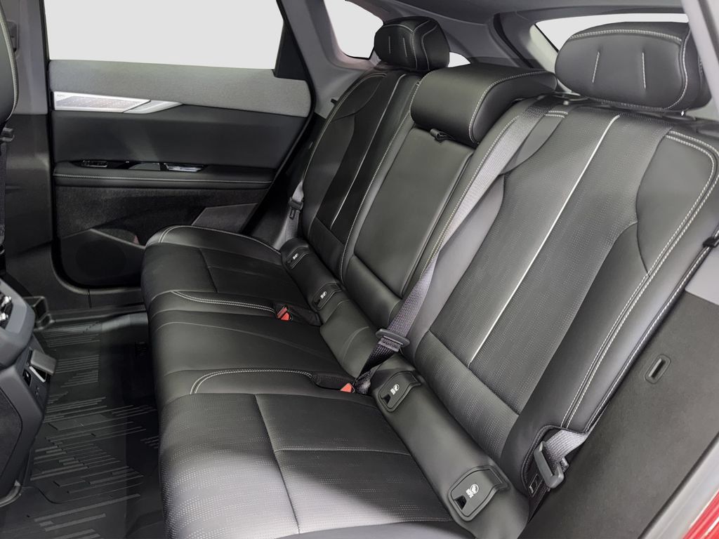 Used 2025 Cadillac Optiq Sport 2 w/ LPO, Floor Liner Package AWD/4WD image 7