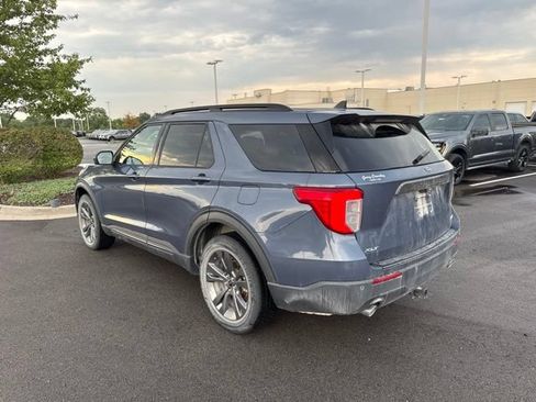 Used 2021 Ford Explorer XLT w/ Equipment Group 202A AWD/4WD image 4