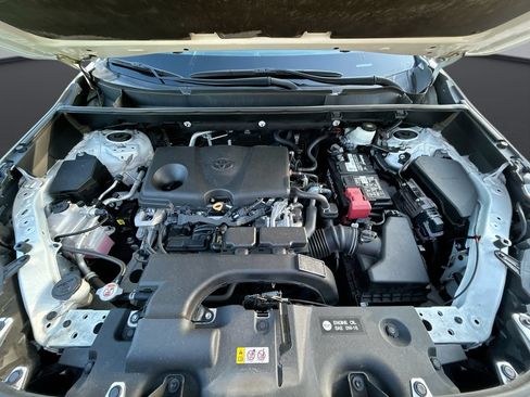 Used 2021 Toyota RAV4 XLE w/ Convenience Package FWD image 33