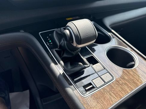 Certified 2025 Toyota Sienna Limited AWD/4WD image 18