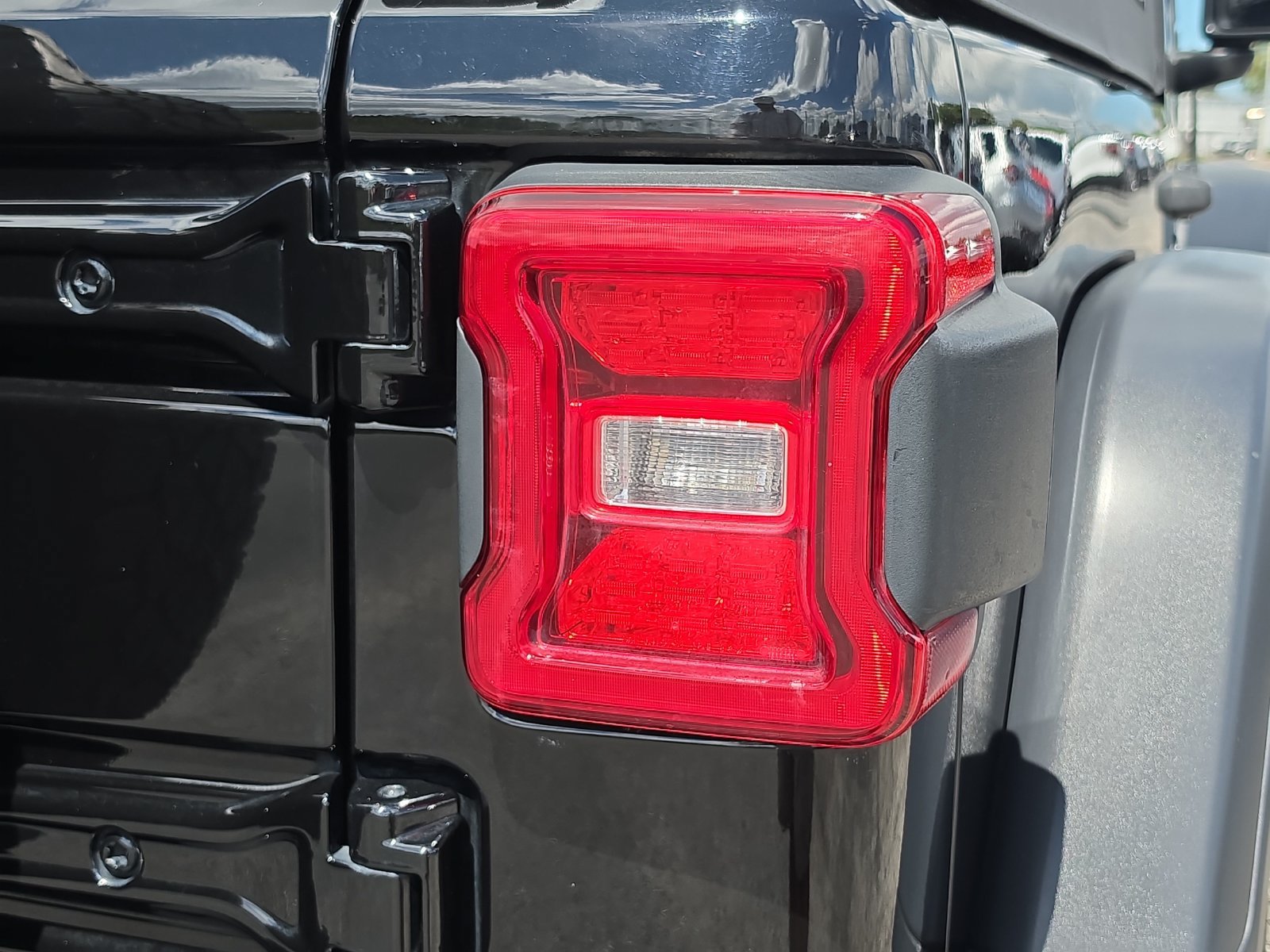 Used 2018 Jeep Wrangler Rubicon AWD/4WD image 9
