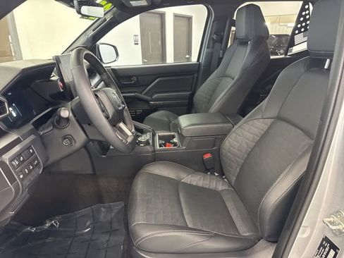 Used 2025 Toyota 4Runner TRD Off-Road Premium image 16