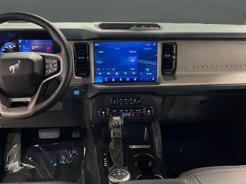 Used 2024 Ford Bronco Outer Banks AWD/4WD image 11