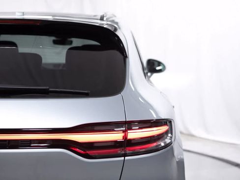 Certified 2026 Porsche Macan AWD/4WD image 21