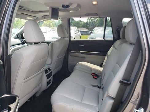 Used 2022 Honda Pilot Touring image 13