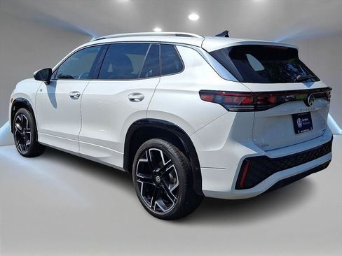 Certified 2025 Volkswagen Tiguan SEL R-Line AWD/4WD image 7