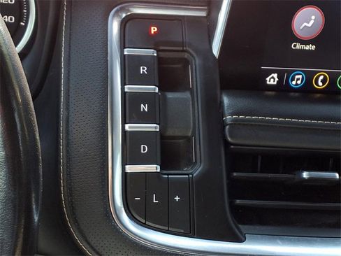 Used 2021 Chevrolet Suburban Premier image 18