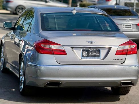 Used 2012 Hyundai Genesis 3.8 w/ Premium Pkg image 4