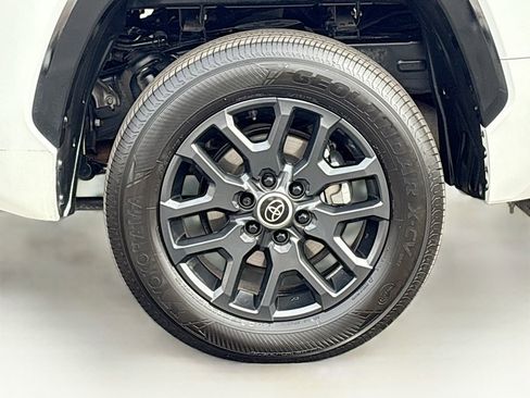 Used 2024 Toyota Tundra Platinum AWD/4WD image 31