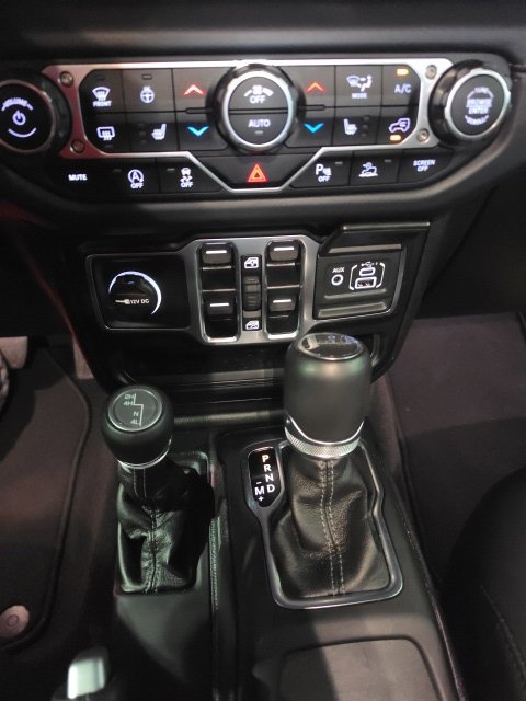Used 2025 Jeep Gladiator Sport AWD/4WD image 30