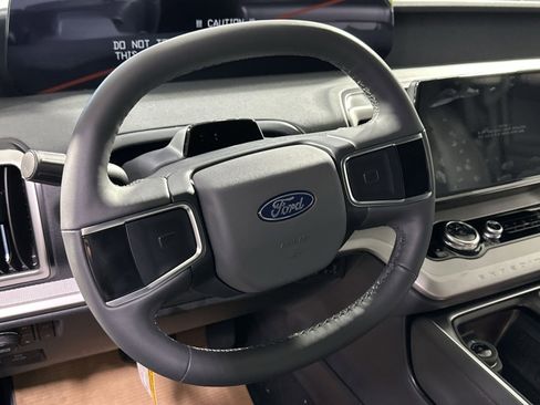 New 2025 Ford Expedition Active image 18