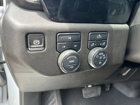 Used 2024 Chevrolet Silverado 2500 LT AWD/4WD image 15