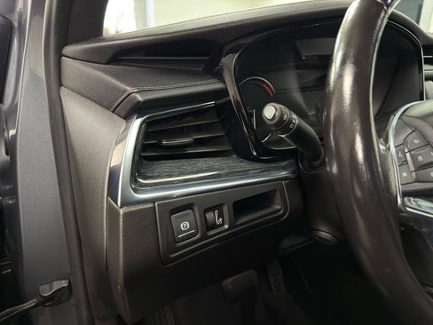 Used 2021 Cadillac XT5 Premium Luxury AWD/4WD image 16