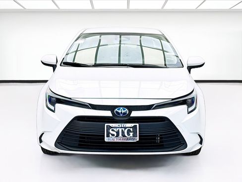 Used 2024 Toyota Corolla LE FWD image 2