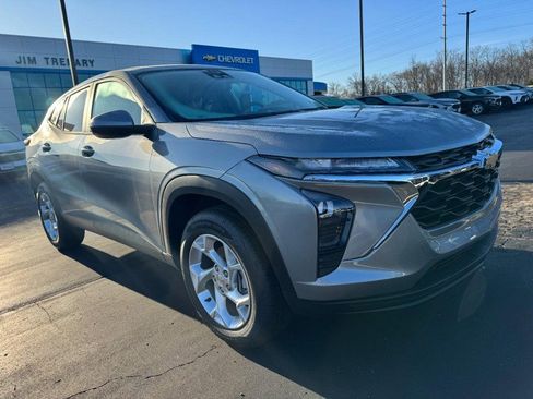 New 2026 Chevrolet Trax LS w/ LS Convenience Package image 2