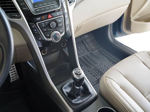 Used 2014 Hyundai Elantra GT w/ Option Group 02 FWD image 19