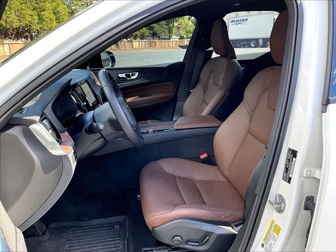 Used 2025 Volvo XC60 T8 Plus w/ Protection Package Premier image 4