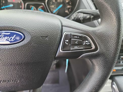 Used 2018 Ford Escape SE FWD image 16