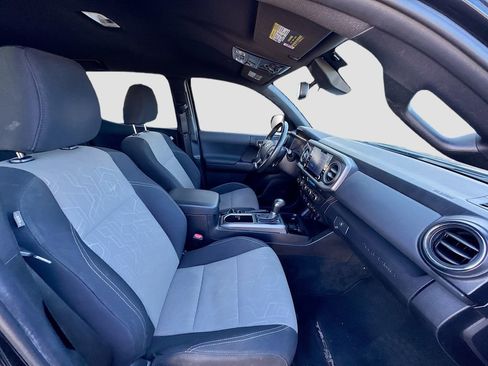 Used 2022 Toyota Tacoma TRD Off-Road image 28