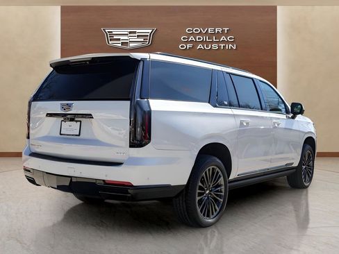 Certified 2025 Cadillac Escalade ESV Sport Platinum image 4