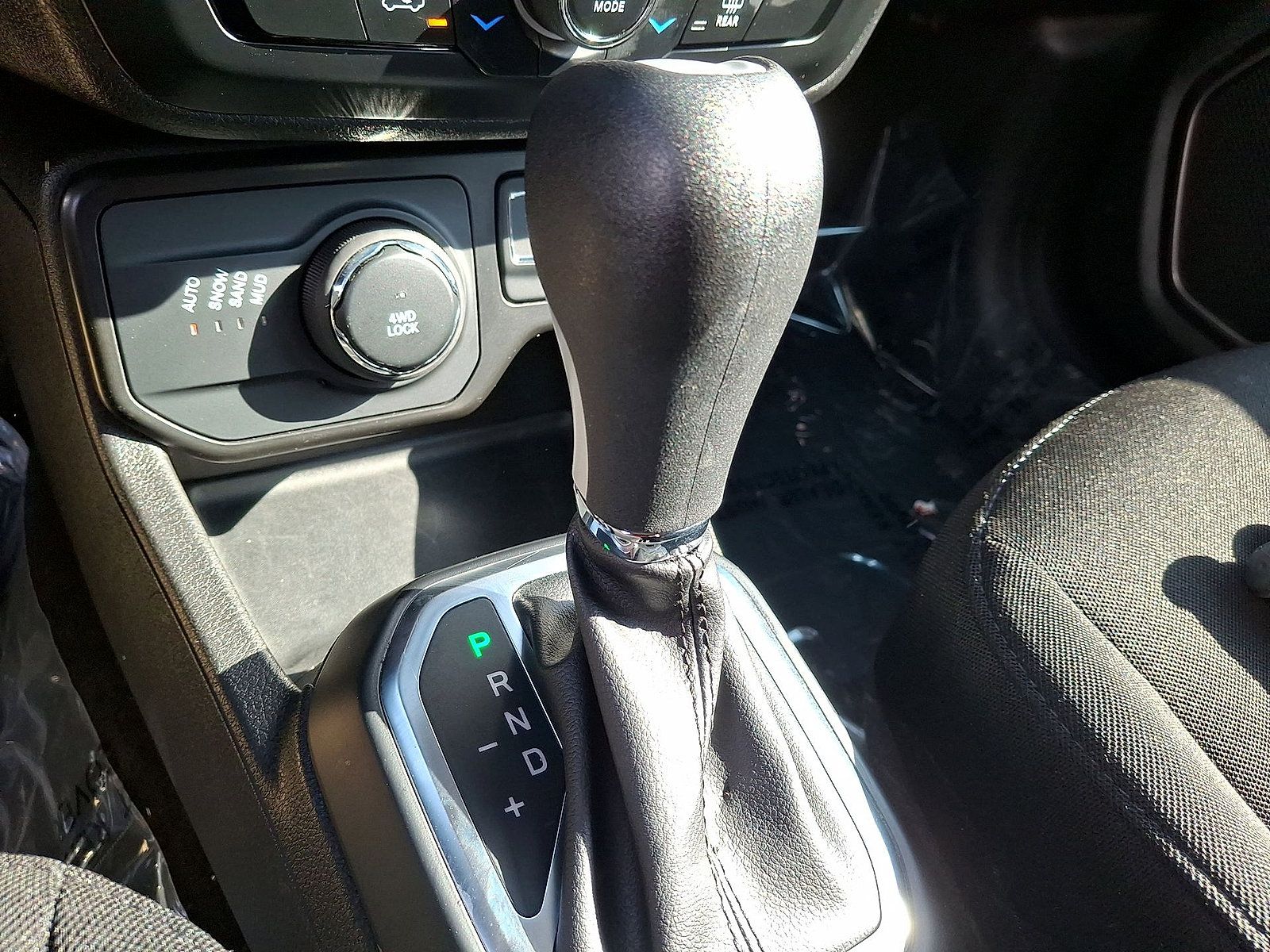 Used 2023 Jeep Renegade Latitude AWD/4WD image 12
