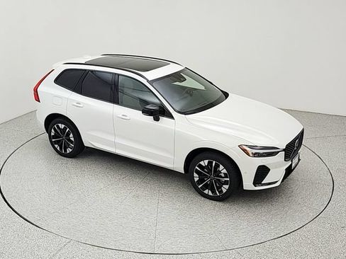 New 2026 Volvo XC60 B5 Plus w/ Protection Package Premier AWD/4WD image 15