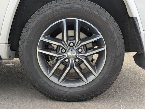 Used 2018 Jeep Grand Cherokee Overland image 52