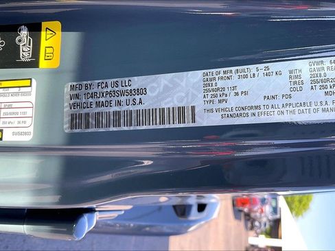 Used 2025 Jeep Wrangler Unlimited Sahara AWD/4WD image 3