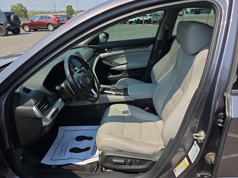 Used 2018 Honda Accord Touring image 11