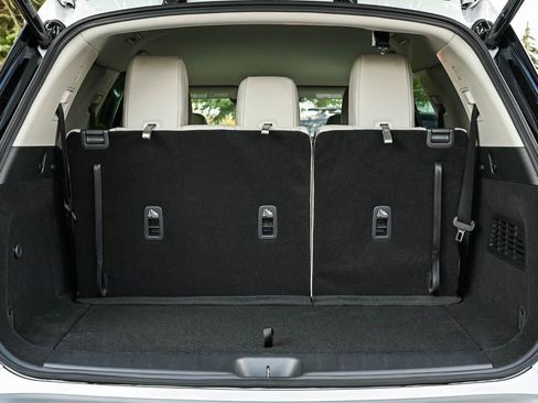 New 2025 Nissan Pathfinder SL image 8