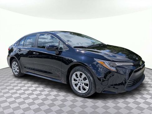 Used 2025 Toyota Corolla LE FWD image 2