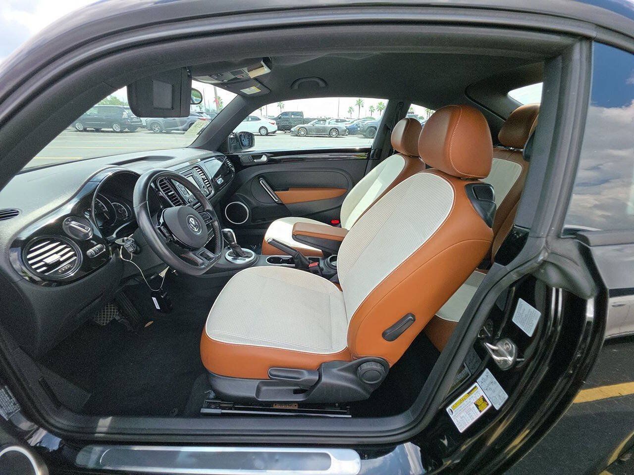 Used 2015 Volkswagen Beetle 1.8T Classic FWD image 2