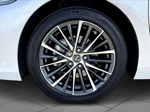 Certified 2025 Lexus ES 300h w/ Premium Package image 10