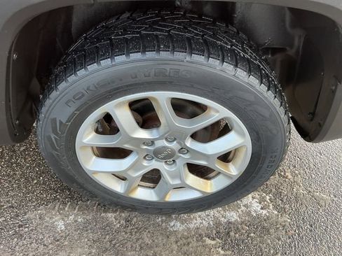 Used 2017 Jeep Renegade Latitude image 18