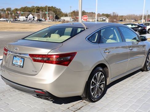 Used 2016 Toyota Avalon Limited image 5