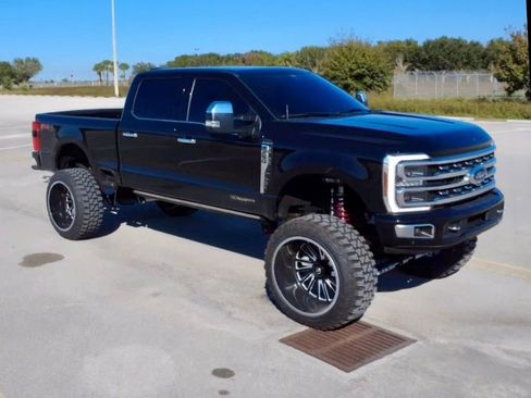 Used 2024 Ford F250 Platinum w/ FX4 Off-Road Package AWD/4WD image 3