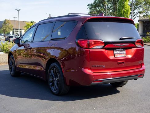 Used 2020 Chrysler Pacifica Touring-L w/ Advanced Safetytec Group AWD/4WD image 9