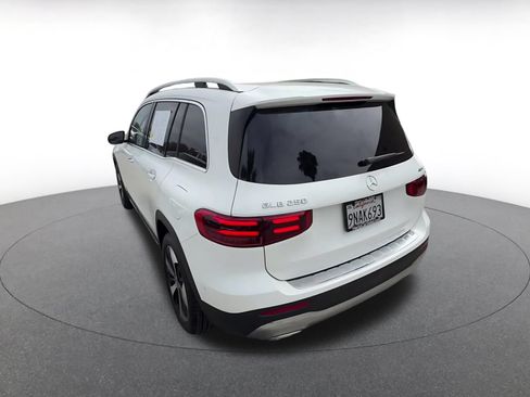 Used 2025 Mercedes-Benz GLB 250 4MATIC image 11
