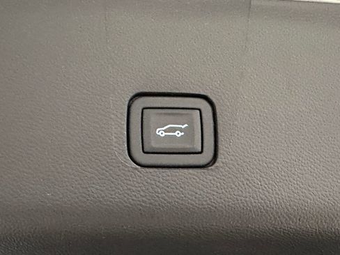 Used 2023 Chevrolet Traverse LT FWD image 13